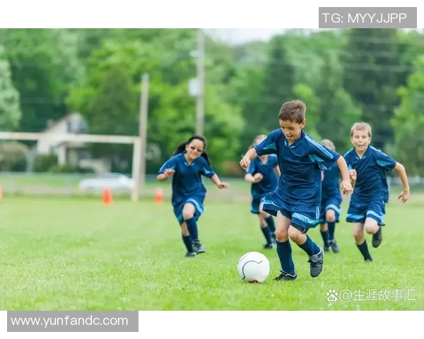 克罗斯在绿茵场上的传奇之路与未来展望：从天才少年到足球巨星的成长历程