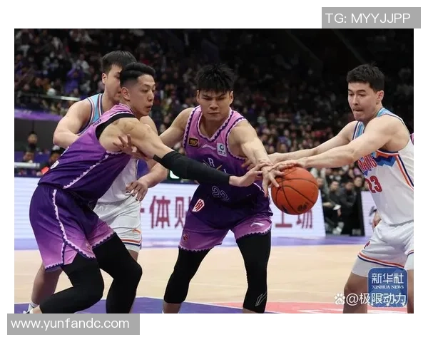 北京首钢与福建男篮激战正酣谁能在CBA赛场上笑到最后